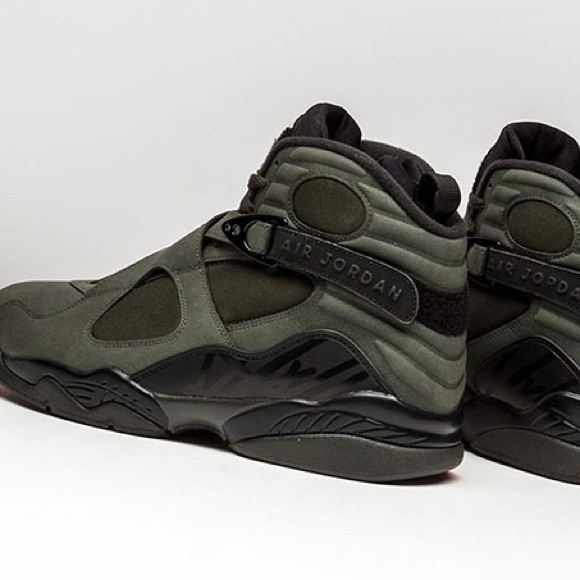 New Jordan 8 Retro - Size 4.5 Youth - Picture 3 of 3